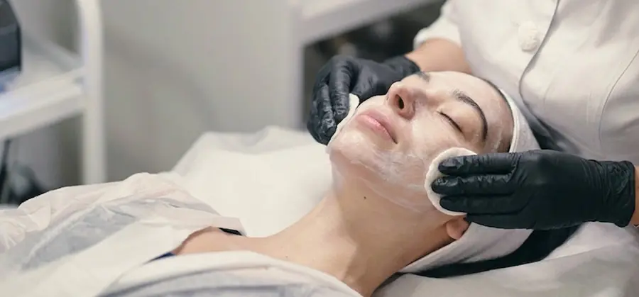 Chemisches Peeling bei MA Beauty in Wettingen zur Hauterneuerung für einen klaren, frischen und ebenmässigen Teint